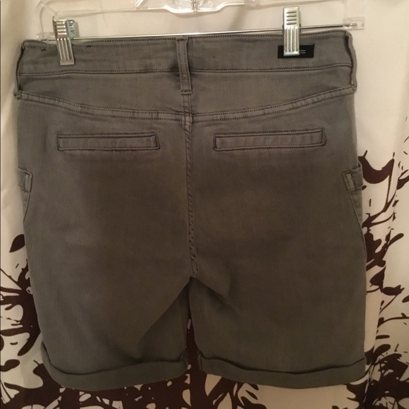 Shorts - Picture 2 of 3